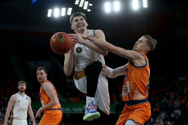 后场篮板上 后场篮板上